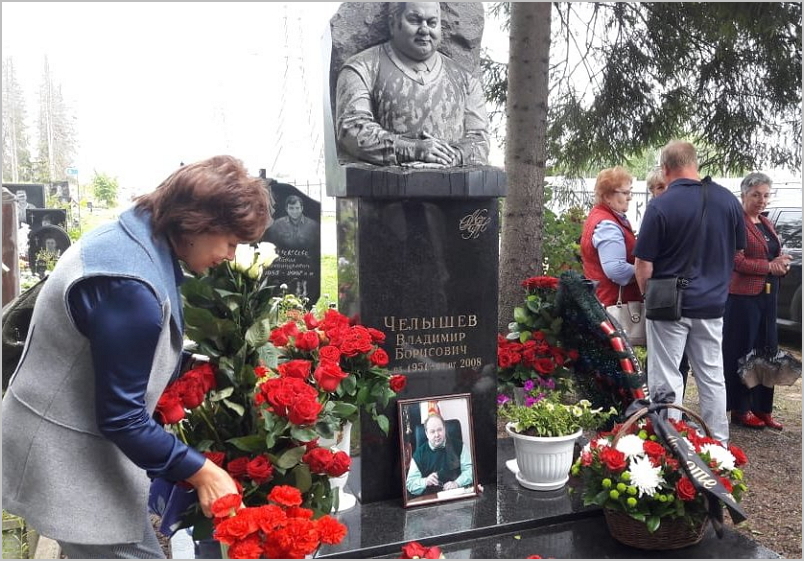 Нотариусы возложили цветы к памятникам погибшим коллегам"