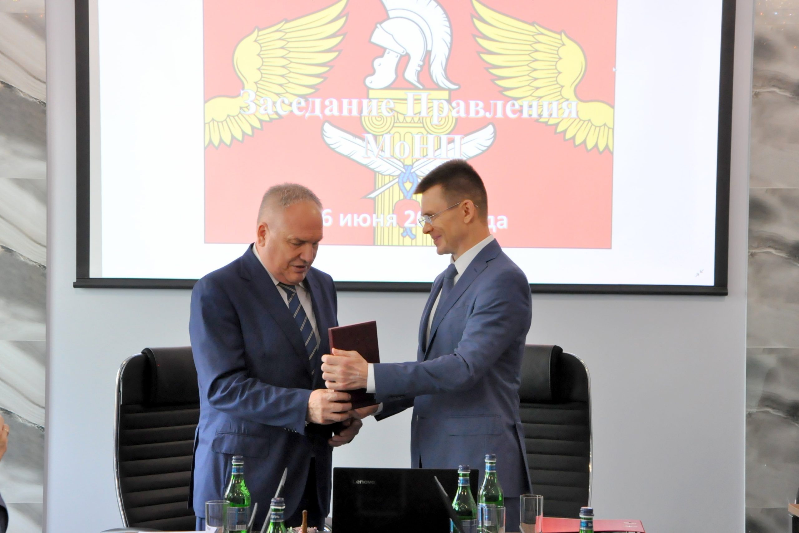 Президенту МоНП Станиславу Смирнову вручена награда"