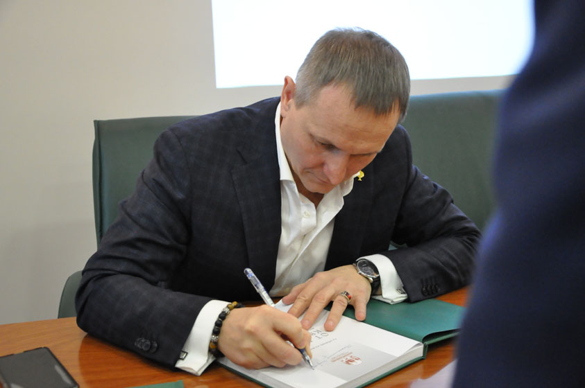 В Московской областной Нотариальной Палате состоялась презентация книги"