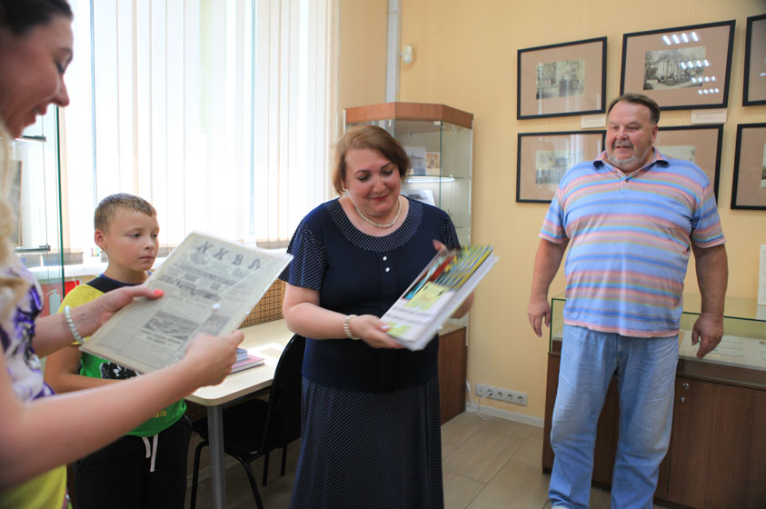Дарим книги городу и музею"