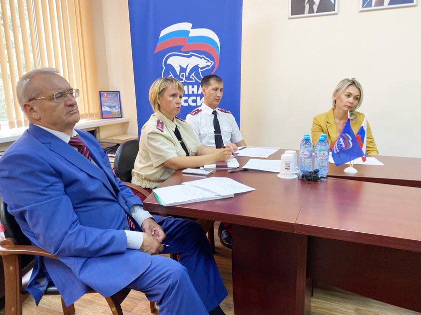 Нотариусы Подмосковья приняли активное участие в неделе правовой помощи «Единой России»"