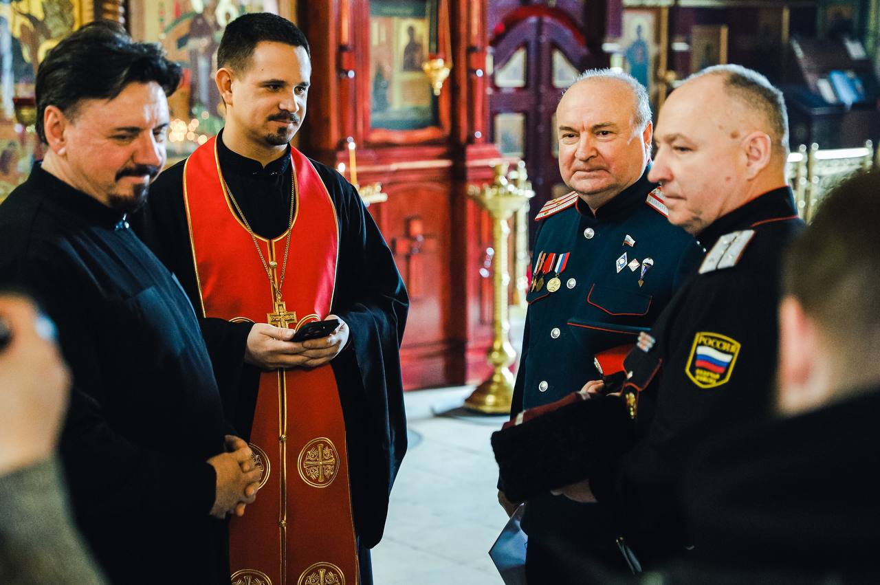Передача иконы Маркиана и Мартирия в дар храму Троицы Живоначальной в Химках"