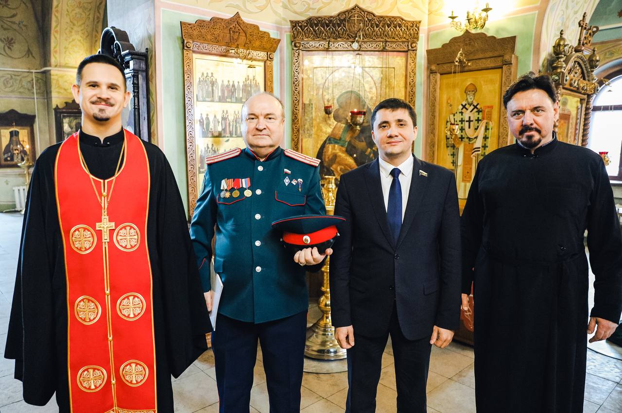 Передача иконы Маркиана и Мартирия в дар храму Троицы Живоначальной в Химках"