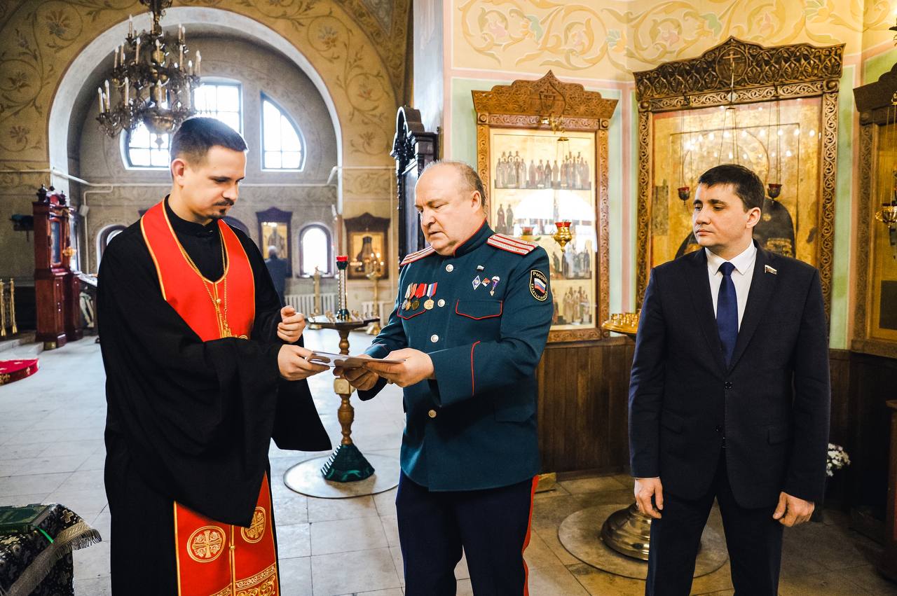 Передача иконы Маркиана и Мартирия в дар храму Троицы Живоначальной в Химках"