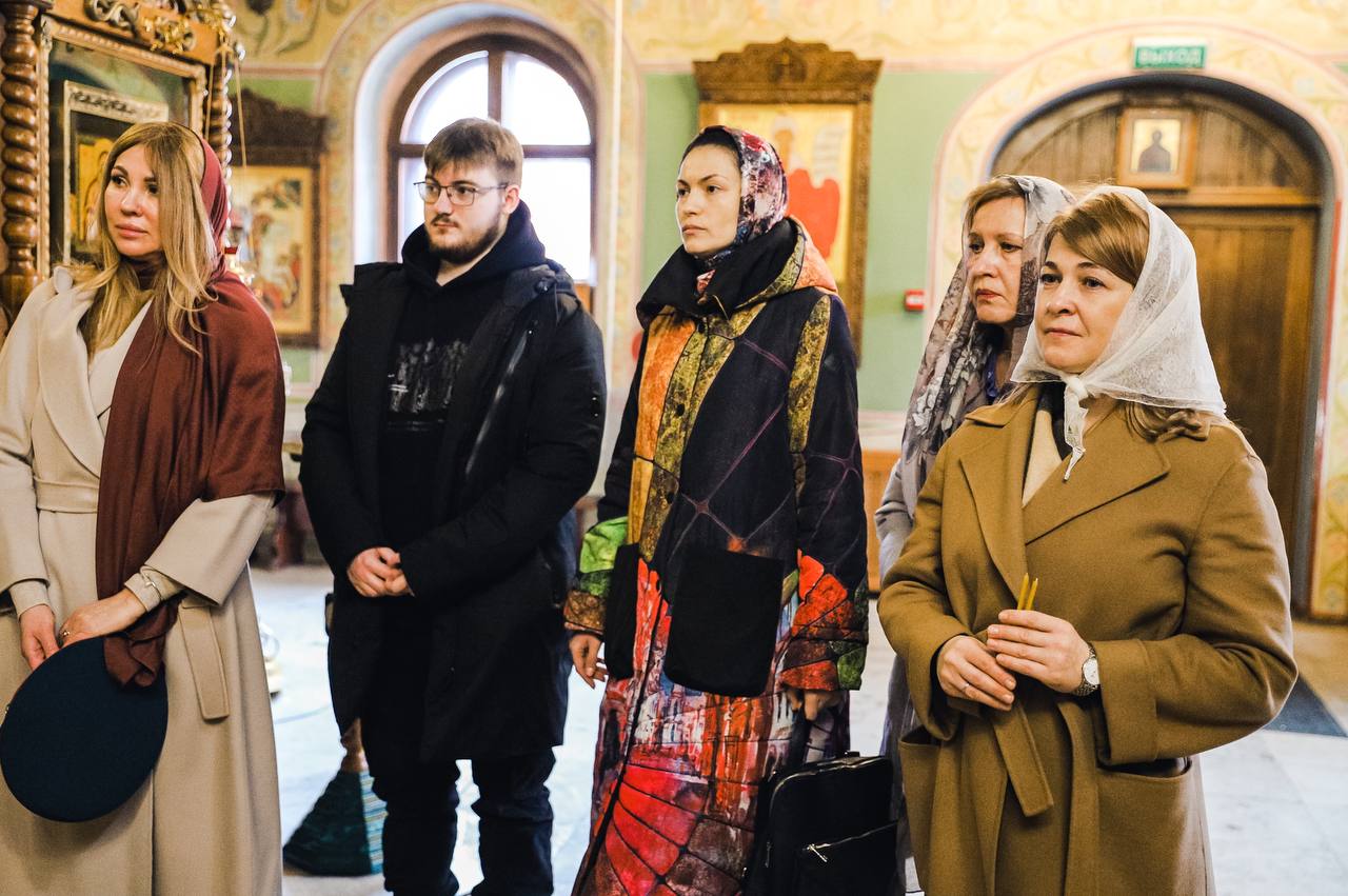 Передача иконы Маркиана и Мартирия в дар храму Троицы Живоначальной в Химках"