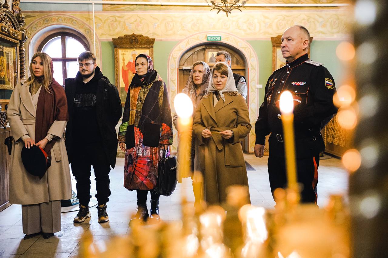 Передача иконы Маркиана и Мартирия в дар храму Троицы Живоначальной в Химках"