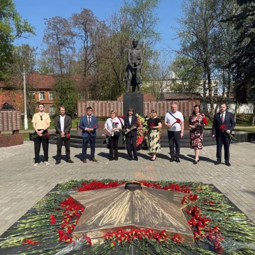 Нотариусы Подмосковья возложили цветы к Мемориалу в Одинцово
